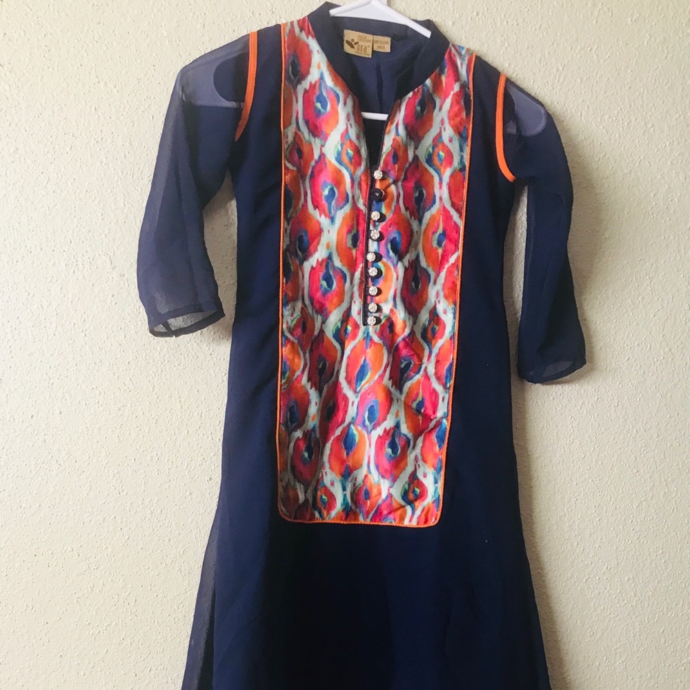 Indian kurta does not have matching leggings